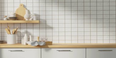 Ürün sunumu için minimum konforlu tezgah tasarımı. Parlak ahşap tezgah ve sıcak beyaz duvarlı cam vazo kupası. Mutfağın içi..