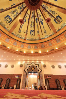 Dekoratif elementler ve Eşsiz Mimari Kültür Mirası Gösterisiyle Karmaşık Cami Tavanı Tasarımı Araştırması