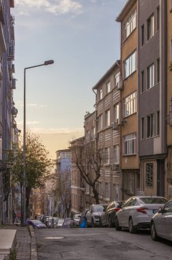 Döşeme Çatı ve Mavi Gökyüzüne Karşı Arched Windows. Mavi cami aya sothe, İstambul Camii, Turki Camii, Turki, 13 Şubat 2020