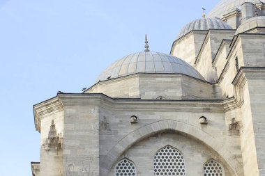 Kentsel Manzaranın Keşfi: Tarihi Kule Şehir Mavi Camii 'nde Modern Binalarla Buluştu, İstambul Camii, Turki Camii, Turki, 13 Şubat 2020