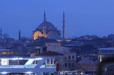 Şehir Işıkları ve Mimarisi ile Huzurlu Rıhtım Yansıması Mavi Camii, İstambul Camii, Turki Camii, Turki Camii, 13 Şubat 2020