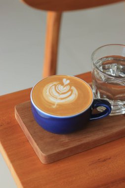Latte Art, Tahta Dekor ile Kahve Deneyimini Güzelce Geliştirir