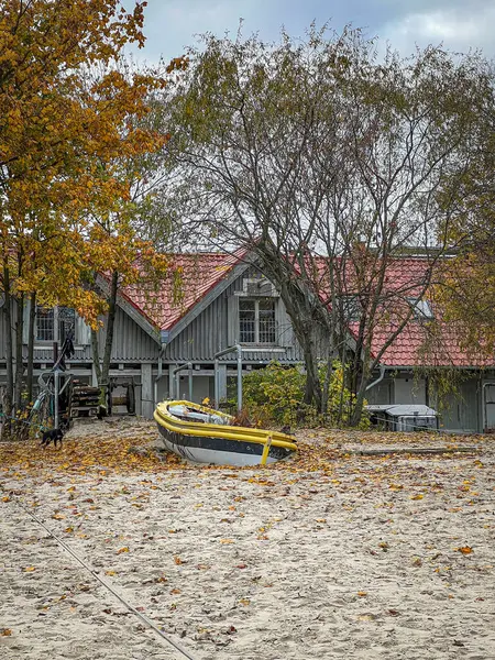 balıkçı tekneleri sahilde Sopot, Polonya