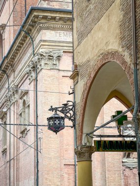 Bologna: Kızıl Şehrin Mimarisi