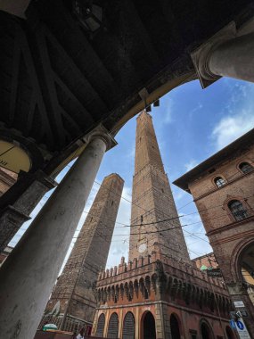 Bologna: Kızıl Şehrin Mimarisi