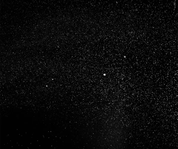 冰冻降雪或星尘在空气中的黑色背景 以覆盖混合模式 阻止白色粉末在黑暗背景下的运动 有选择地聚焦 — 图库照片