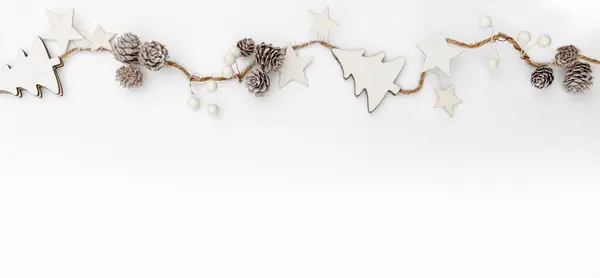 白いコーン ベリー 白い背景の星から成っているメリークリスマスガーランド ハッピーニューイヤーとクリスマス トップビュー — ストック写真