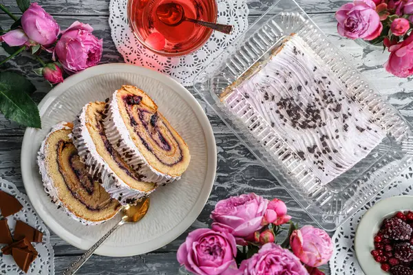 Delicious Sponge Roll Cake Stuffed Cream Berries Chocolate Plate Light — Stock Photo, Image
