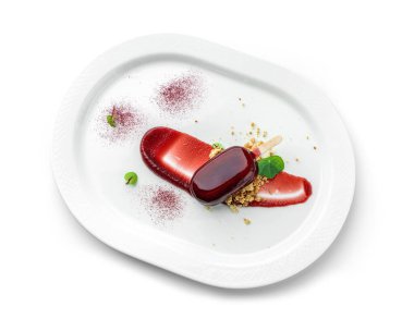 Lezzetli tatlı kreması, beyaz arka planda izole edilmiş kurabiye ve meyve reçeli şeklinde. Tatlılar, tatlı ve pasta, üst manzara, kapat.