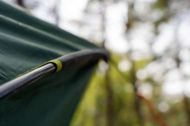 Yeşil Klipsli Eğimli Çadır Destek Çadırı