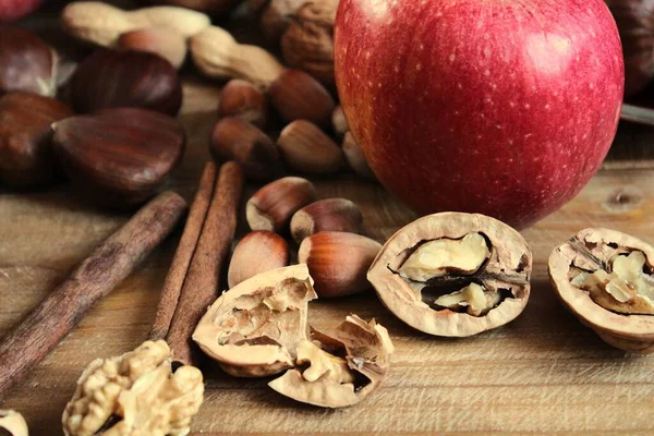 Sonbaharda hasattan sonra elma