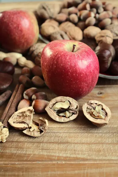 Sonbaharda hasattan sonra elma