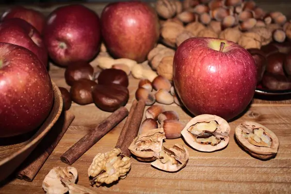 Sonbaharda hasattan sonra elma