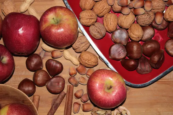 Sonbaharda hasattan sonra elma