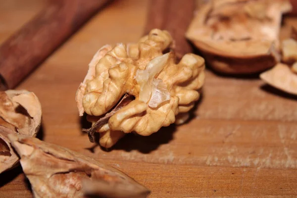 Sonbaharda hasattan sonra elma