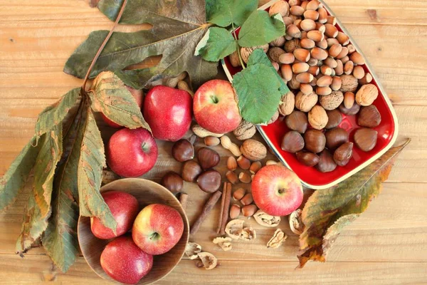 Sonbaharda hasattan sonra elma