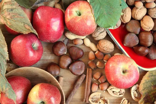 Sonbaharda hasattan sonra elma