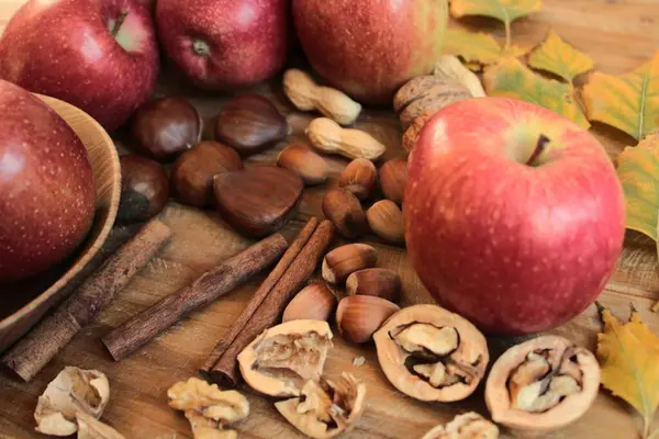 Sonbaharda hasattan sonra elma