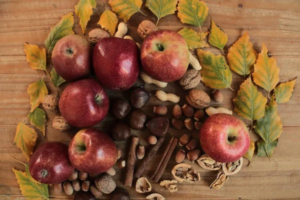 Sonbaharda hasattan sonra elma