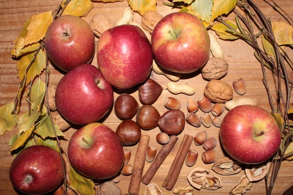 Sonbaharda hasattan sonra elma