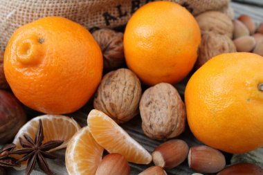 Sonbaharda mandalina ve fındık