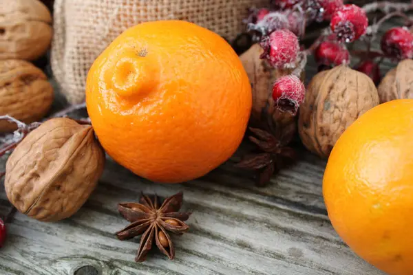 Sonbaharda mandalina ve fındık