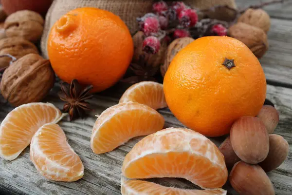 Sonbaharda mandalina ve fındık