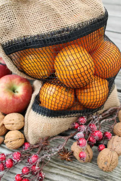 Sonbaharda mandalina ve fındık