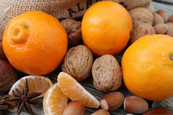 Sonbaharda mandalina ve fındık