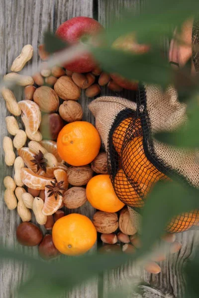 Sonbaharda mandalina ve fındık