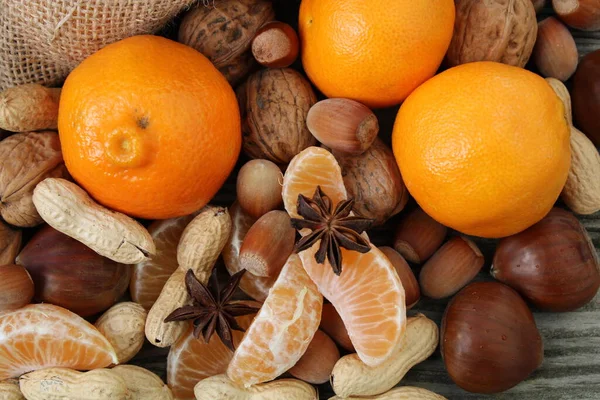 Sonbaharda mandalina ve fındık