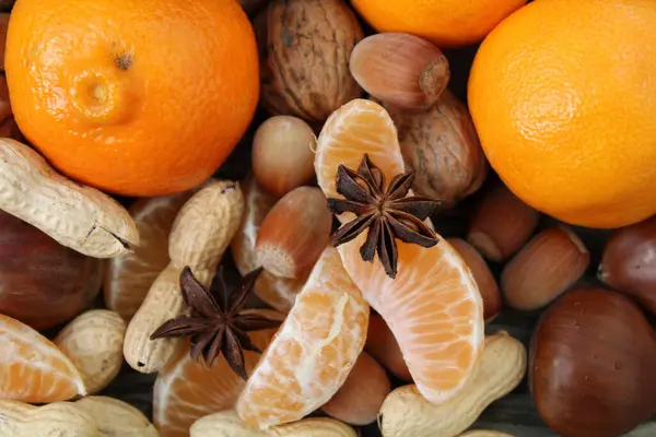 Sonbaharda mandalina ve fındık