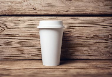 Masanın üzerinde bir fincan kağıt kahve. İzole edilmiş arka planı olan bir kahve kağıdı modeli, V6.