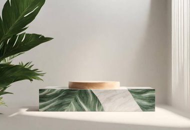 Beyaz palmiye yapraklı doğal ahşap podyum ve güneş ışığı ve gölgesi olan yeşil mermer iç döşeme. Kozmetik ürünler, eşyalar, ayakkabılar, çantalar için vitrin. v2