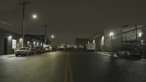 Ruční Záběr Prázdné Ulice Průmyslové Části Brooklynu — Stock video