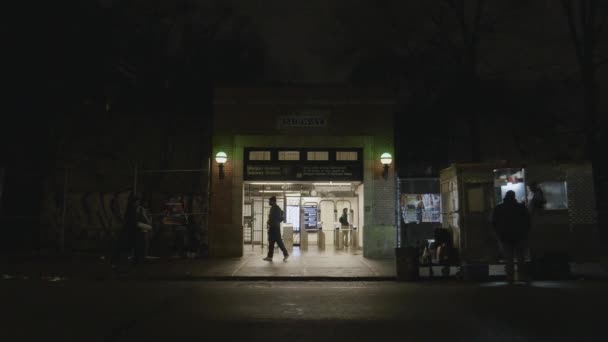 Înființarea Unui Camion Taco Afara Unei Stații Metrou Brooklyn — Videoclip de stoc