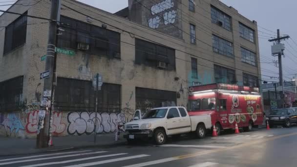 Toma Mano Camión Tacos Estacionado Fuera Edificio Apartamentos Loft — Vídeos de Stock