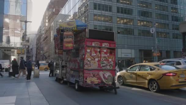 Ręczne Ujęcie Halal Truck Wczesnym Rankiem Nowym Jorku — Wideo stockowe