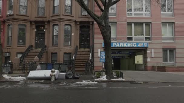 Kézi Felvétel Egy Parkolóházról Brooklynban New Yorkban 2024 Telén Lőtték — Stock videók