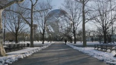 Kış günü Flushing Meadows Park 'ın el kamerasıyla çekilmiş fotoğrafı. Queens, New York 'ta çekilmiş..