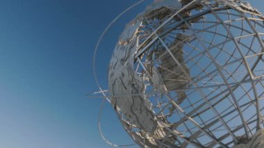 Açık bir günde Flushing Meadows Unisphere 'in çekimleri yapılıyor. Queens, New York 'ta çekilmiş..