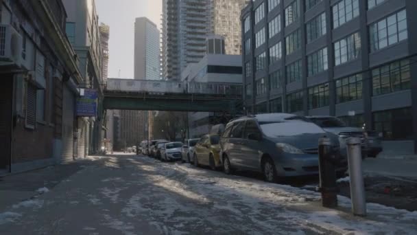 Poręczne Ujęcie Metra Queens Nowym Jorku Zimowy Poranek — Wideo stockowe