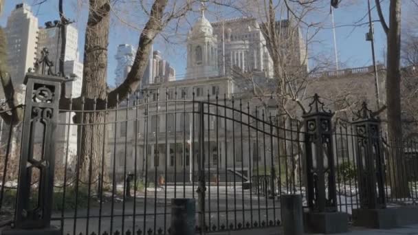 ニューヨーク市役所とメイヤーズ事務所のハンドヘルドショット — ストック動画
