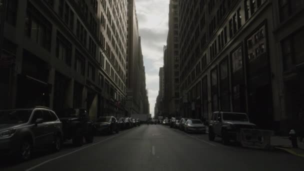 曼哈顿中城一条街道的手持照片 — 图库视频影像