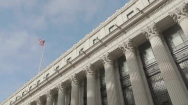 New York 'un Penn İstasyonu' ndaki Moynihan Tren Salonu 'nun dış görüntüsü. 4K 'da bir kış sabahı vuruldu..