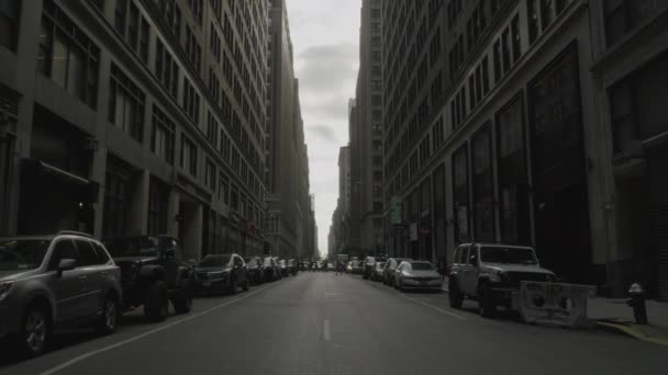 ミッドタウン マンハッタン ストリートのハンドヘルドショット — ストック動画