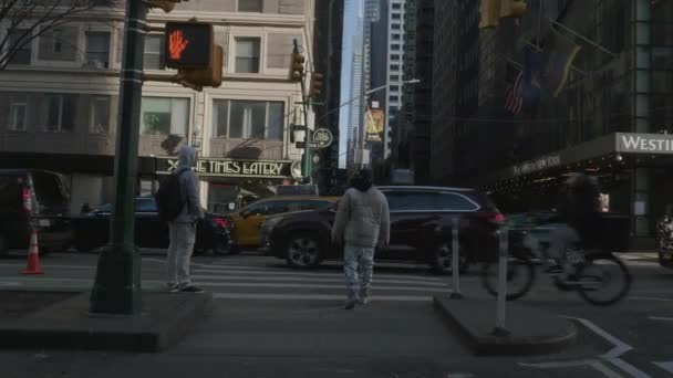 Handheld Shot New York City Crosswalk — Stock Video