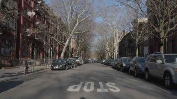 Toma Mano Una Tranquila Calle Brooklyn Disparo Una Tarde Primavera — Vídeos de Stock