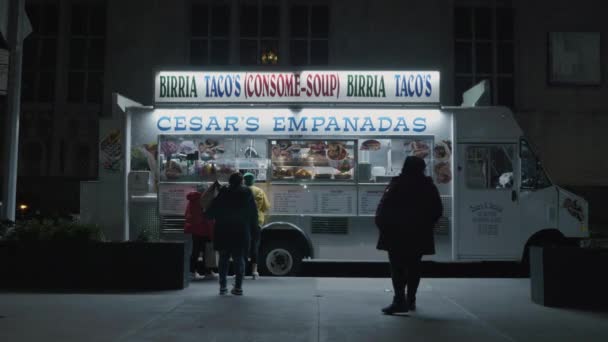 Handhållen Bild Empanada Lastbil Brooklyn Skjuten Natten — Stockvideo