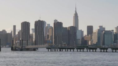 The New York City 'nin alacakaranlıktaki ufuk çizgisini çekiyoruz..